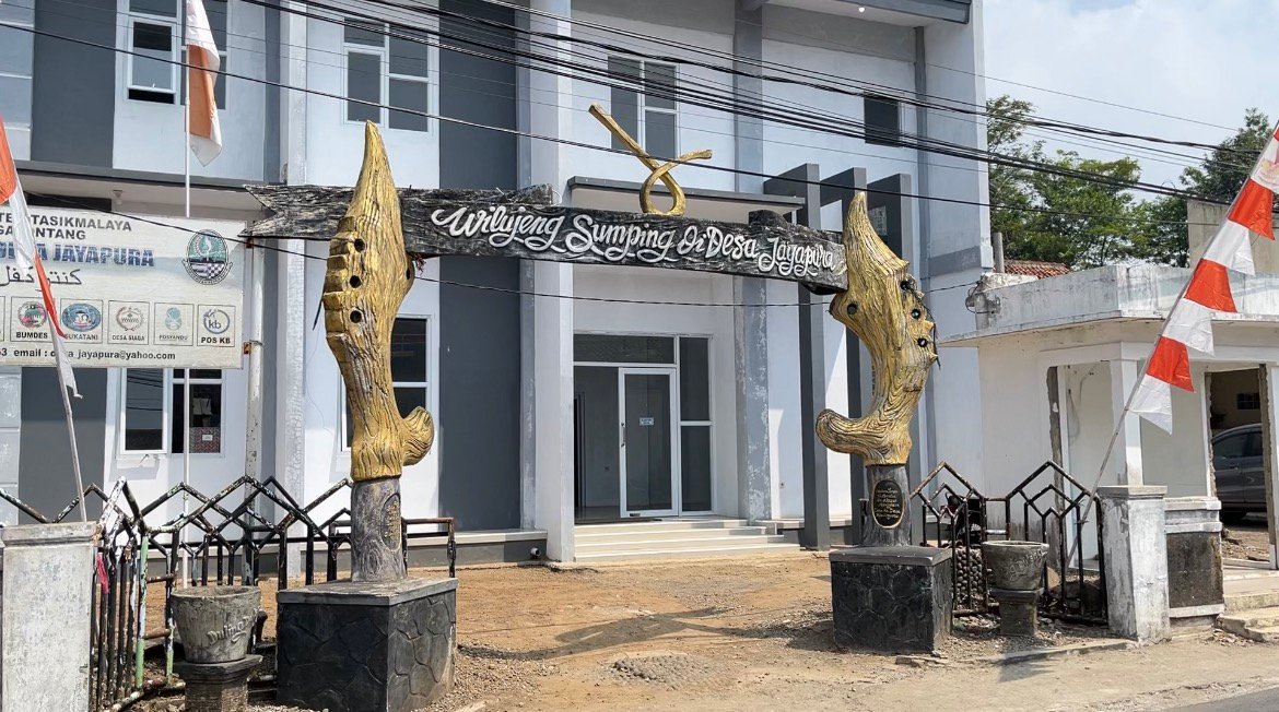 Pemandangan Jalan Desa